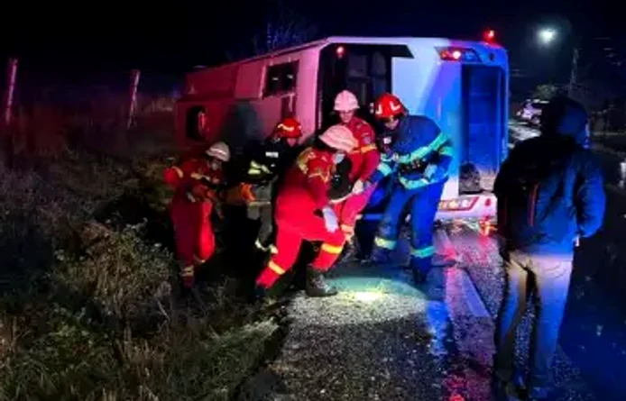 Răniții au fost transportați la spital FOTO ISU Suceava
