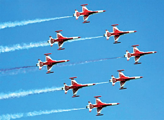 Supersonicele fac spectacol pe cer