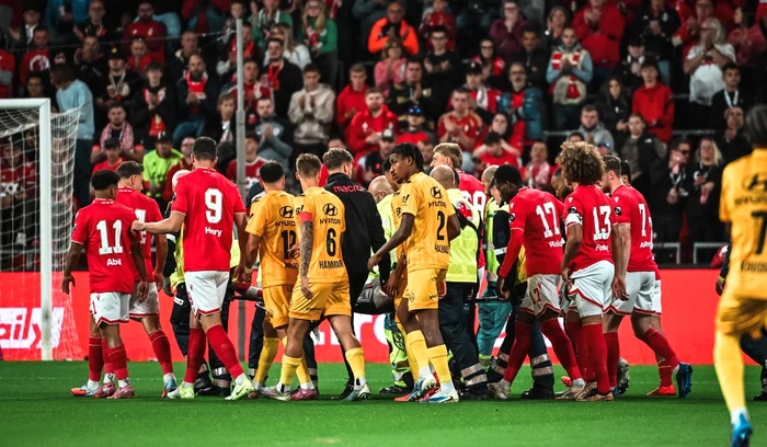 Emoții uriașe în fotbalul belgian (FOTO: Facebook/Standard de Liège)