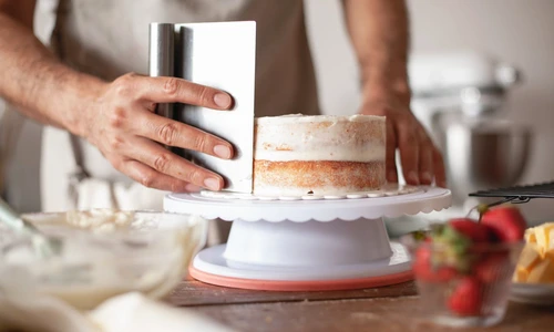 Vrei să te apuci de făcut prăjituri   Top 5 echipamente esențiale pentru orice începător jpg