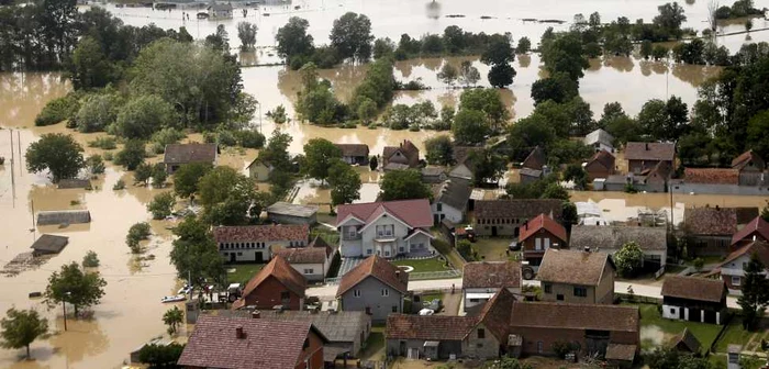25.000 de persoane au fost evacuate din localităţile din Serbia afectate de inundaţii FOTO Reuters