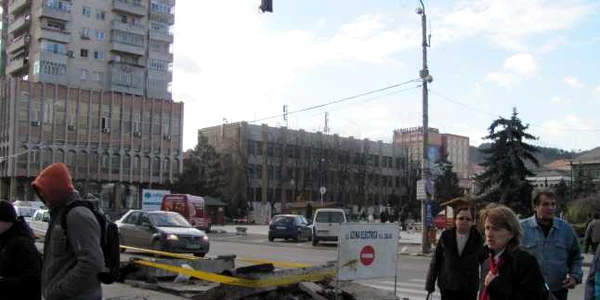 Conducta de termoficare s-a spart în apropiere de Galeriile Meseş