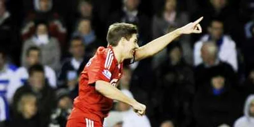 Steven Gerrard, bucurându-se pentru golul cu Reading