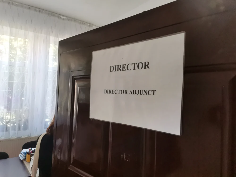 eticheta_director_ușa_foto_alina_mitran