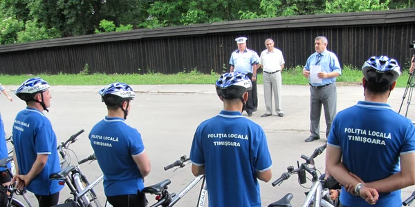Patrule pe biciclete în Timişoara FOTO Ştefan Both