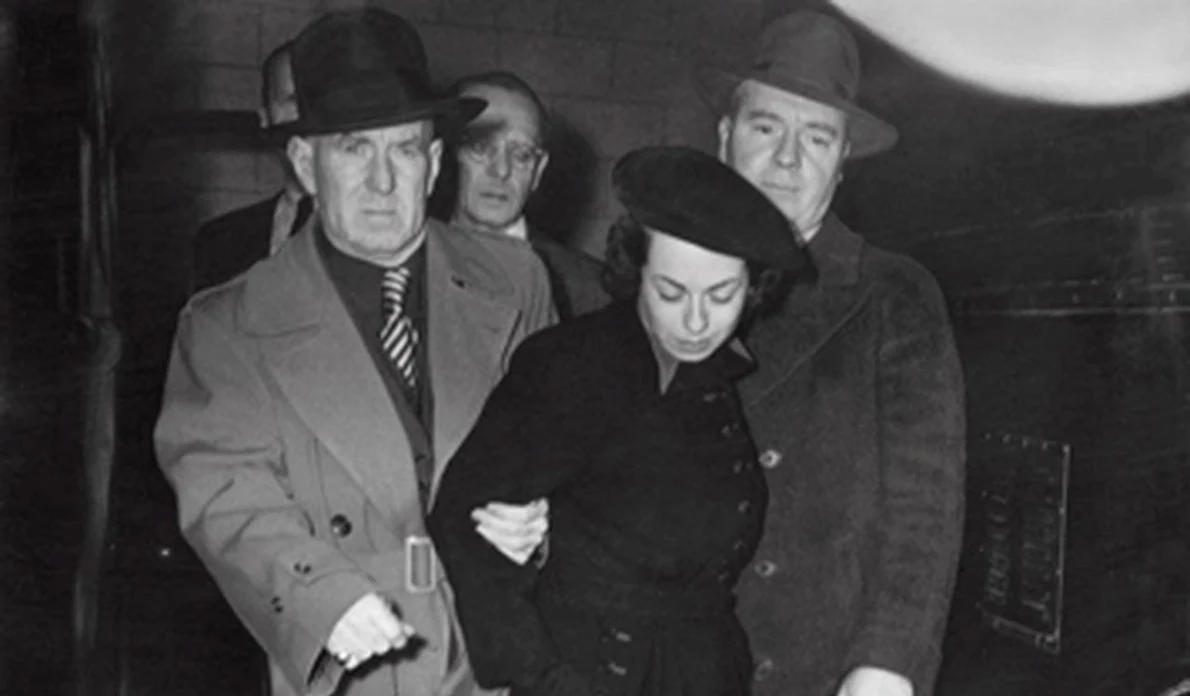 Judith Coplon, arestată de FBI (© Wikimedia Commons)