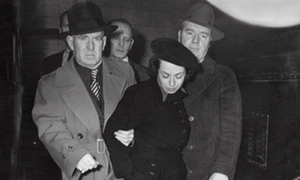 Judith Coplon, arestată de FBI (© Wikimedia Commons)