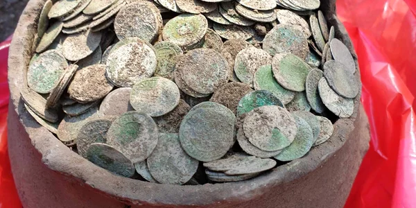 Monede vechi de 500 de ani, descoperite într o pădure din Bihor  Foto Facebook DetecțieMetal Comunitatea Arheologilor Amatori din România jpg