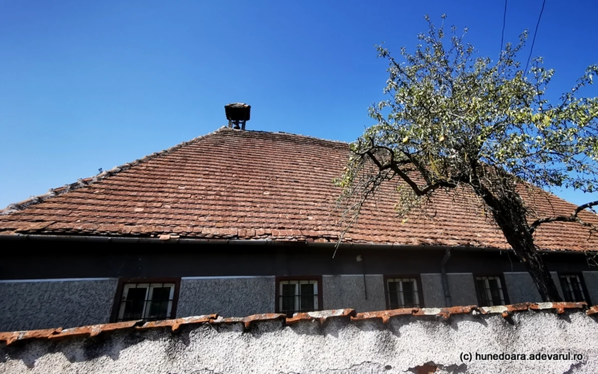 Casa parohială din Romos. Foto: Daniel Guță