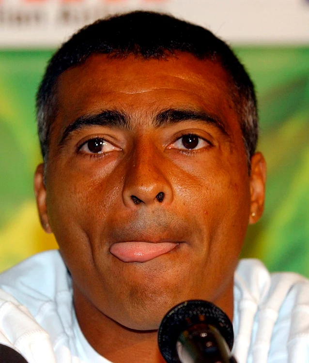 
    Romario a dat-o pe politică  