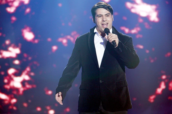 
    2008 – Costel Busuioc a câștigat “Hijos de Babel” în Spania, un premiu de 100.000 de euro si un contract cu Sony Music  