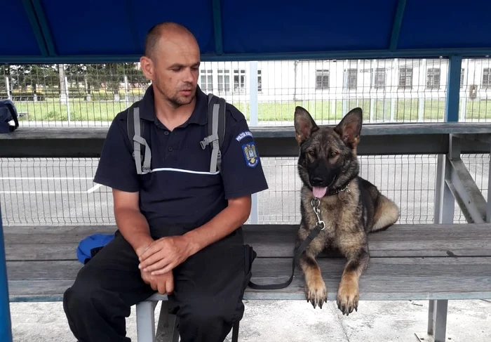 Bogdan alături de un pui care trebuie antrenat FOTO Bogdan Fedor