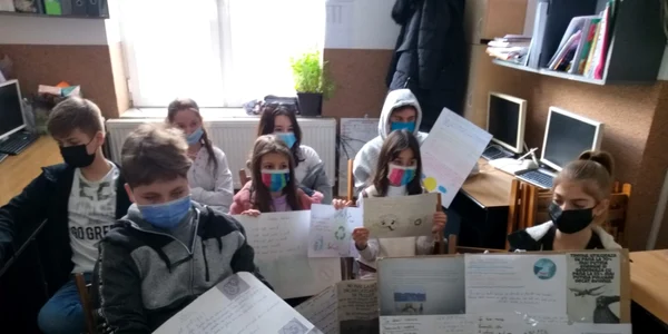 Eco-ambasadorii proiectului Eco Provocarea din cadrul Şcolii Gimnaziale Waldorf Râmnicu Vâlcea Foto Alina Lazăr