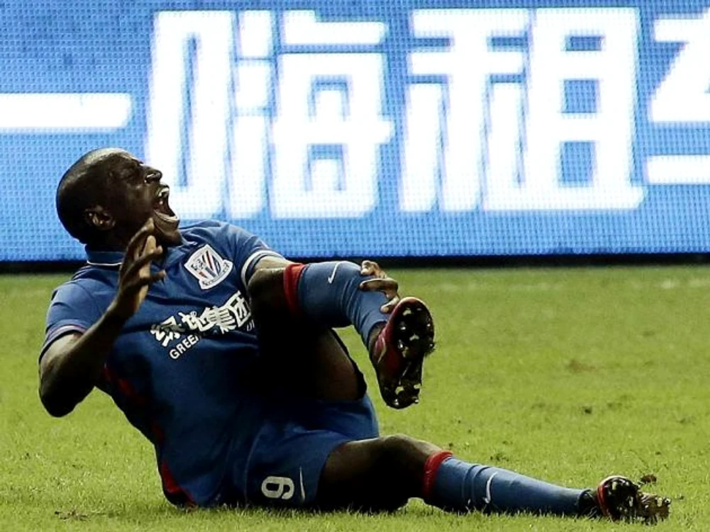 
    Demba Ba a suferit o dublă fractură de tibie şi peroneu  