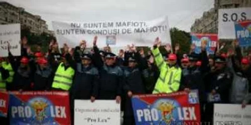 Bistriţa : 45 de poliţişti bistriţeni protestează la Târgu –Mureş
