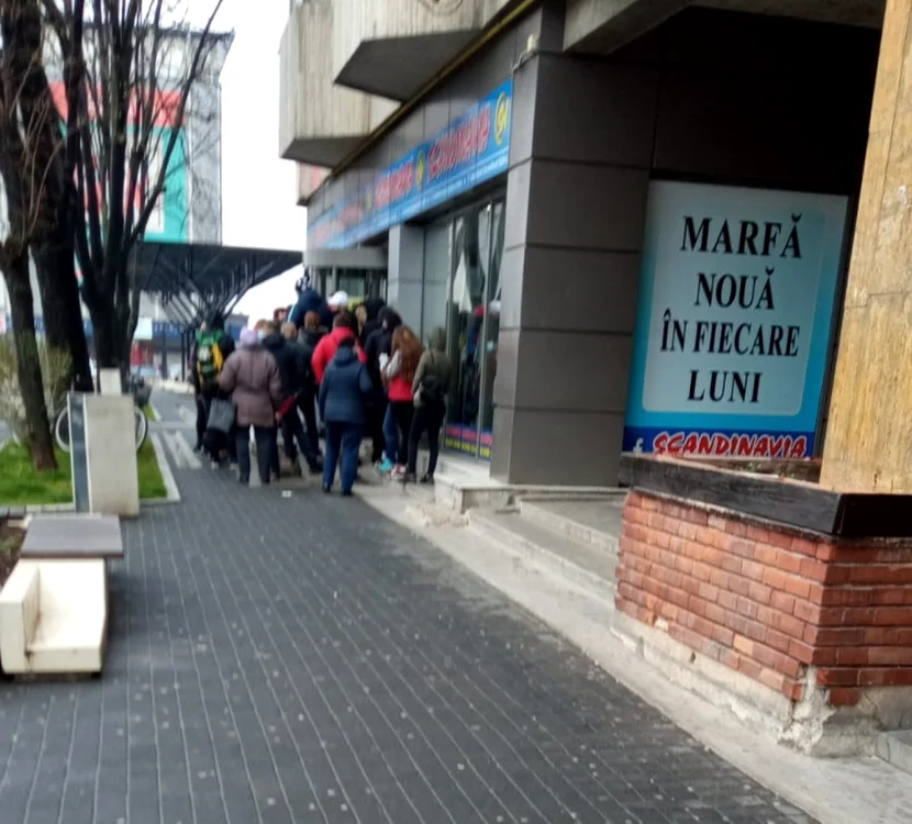 coadă la sh slatina - foto facebook/slatina