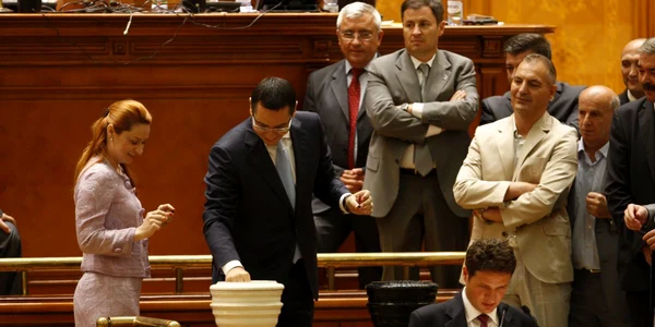 Culori politice în Parlament