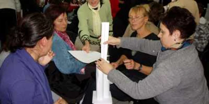 Elevi şi profesori sătmăreni la o oră de consiliere „Fit for Business“.