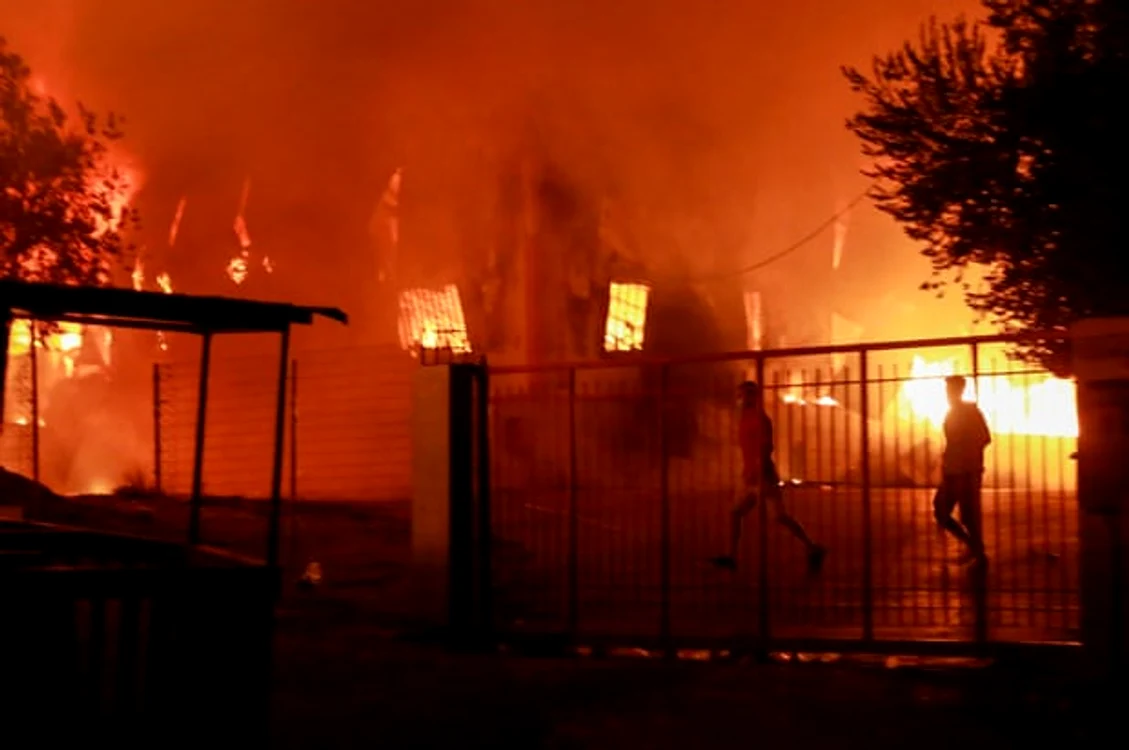 
    Incendiul de proporții a pus stăpânire pe tabăra de refugiați din Moria, Insula Lesbos Sursă foto: Gettyimages  