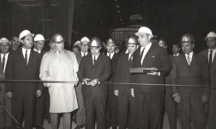 Nicolae Ceaușescu în vizită la Combinatul Siderurgic Galaţi (© „Fototeca online a comunismului românesc”,  cota: 401/1966)