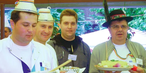 Reşiţa: Bucătarii cu epoleţi fac mâncare la ceaun (GALERIE FOTO)