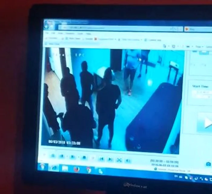 Momentul în care agresorii intră în club. FOTO: Captură video