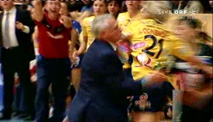 
    Acesta este momentul intrării pe teren a lui Prokop  