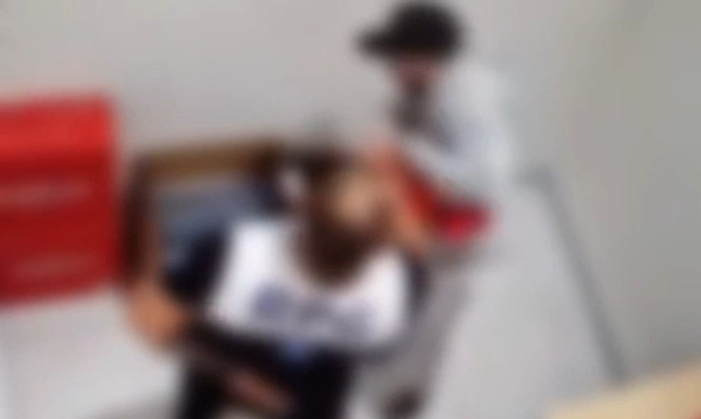 Un bărbat prins la furat în AFI Cotroceni a fost bătut de agentul de pază, care a fost reținut. Agresiunea a fost filmată