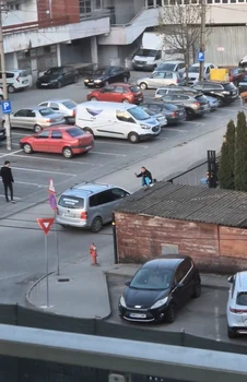 Curier bătut în plină stradă / FOTO: Captură video