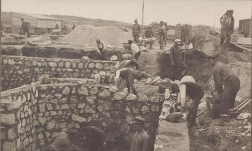 Inspecție la lucrările de execuție a clădirilor din stația Botna (linia ferată Revaca – Câinari), din Basarabia (© iMAGO Romaniae)