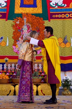 Regele Bhutanului și văduva lui Steve Jobs