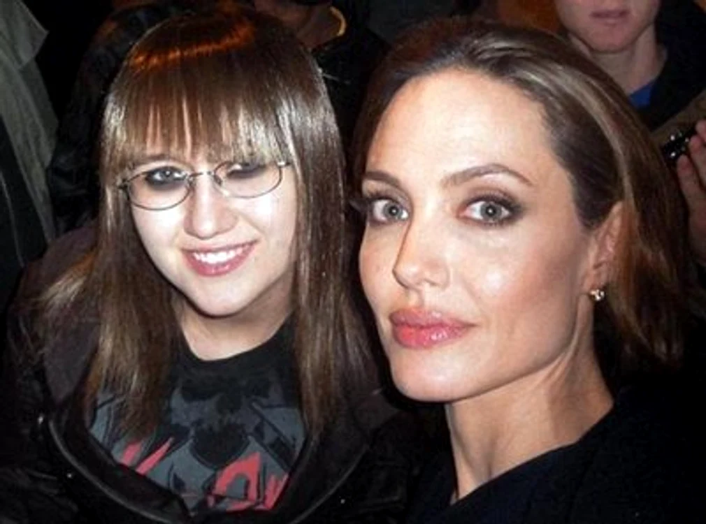 
    Alături de Angelina Jolie  