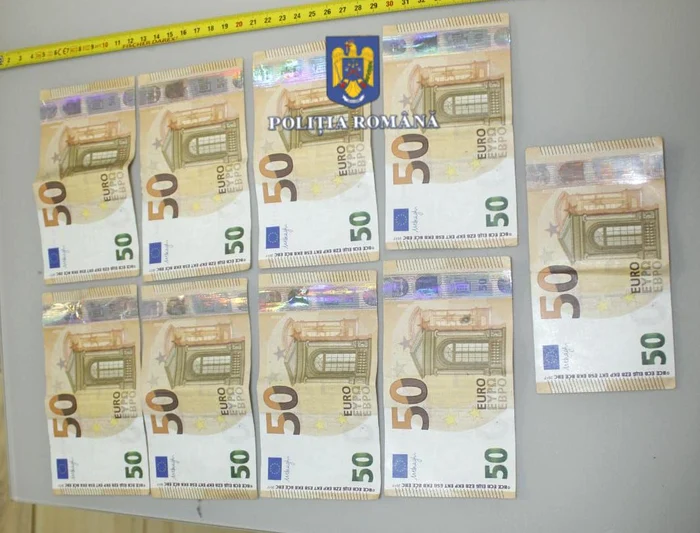 Tânărul se pregătea să mai pună în circulație alți euro falși Foto: IPJ Gorj