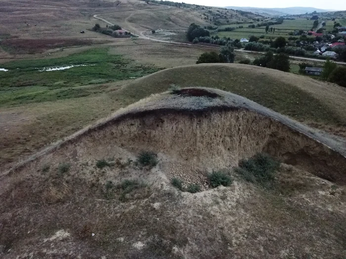 O movilă a fost excavată în proporție de 90% FOTO Asociația Culturală „Vasile Pârvan”