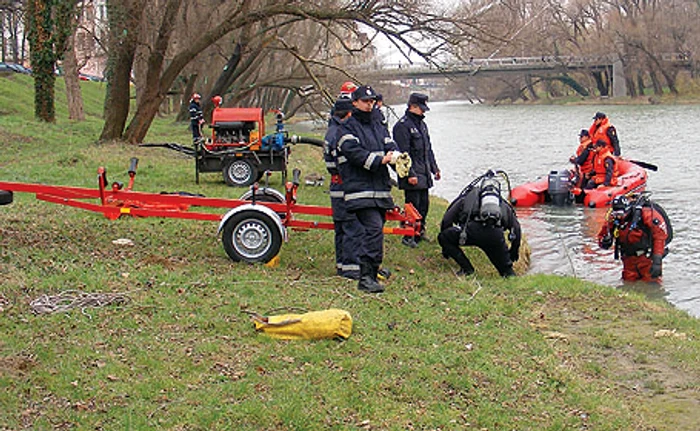 Scafandrii orădeni sunt afectaţi de criză
