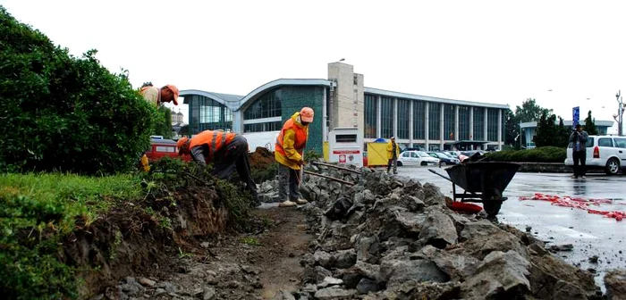 Aproximativ 100 de parcări vor fi amenajate în zona Gării