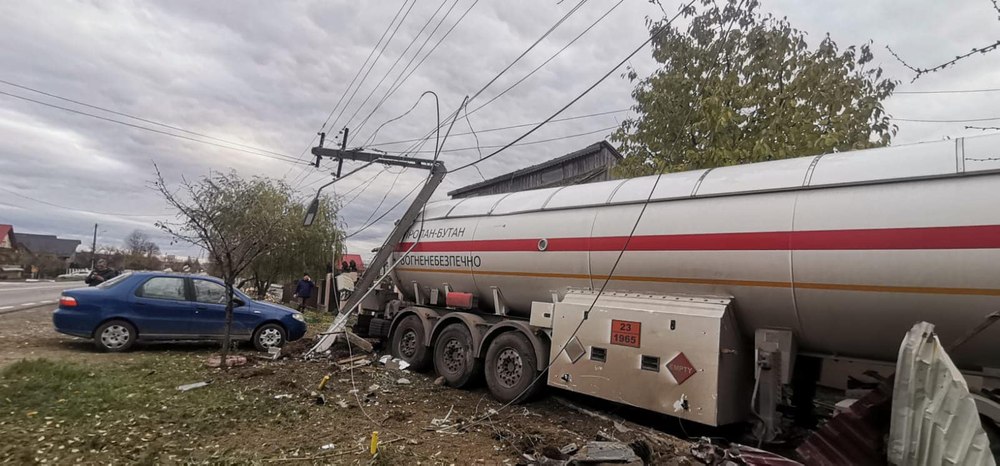Dezastrul făcut de o autocisternă cu propan condusă de un ucrainean. Pagube uriașe FOTO