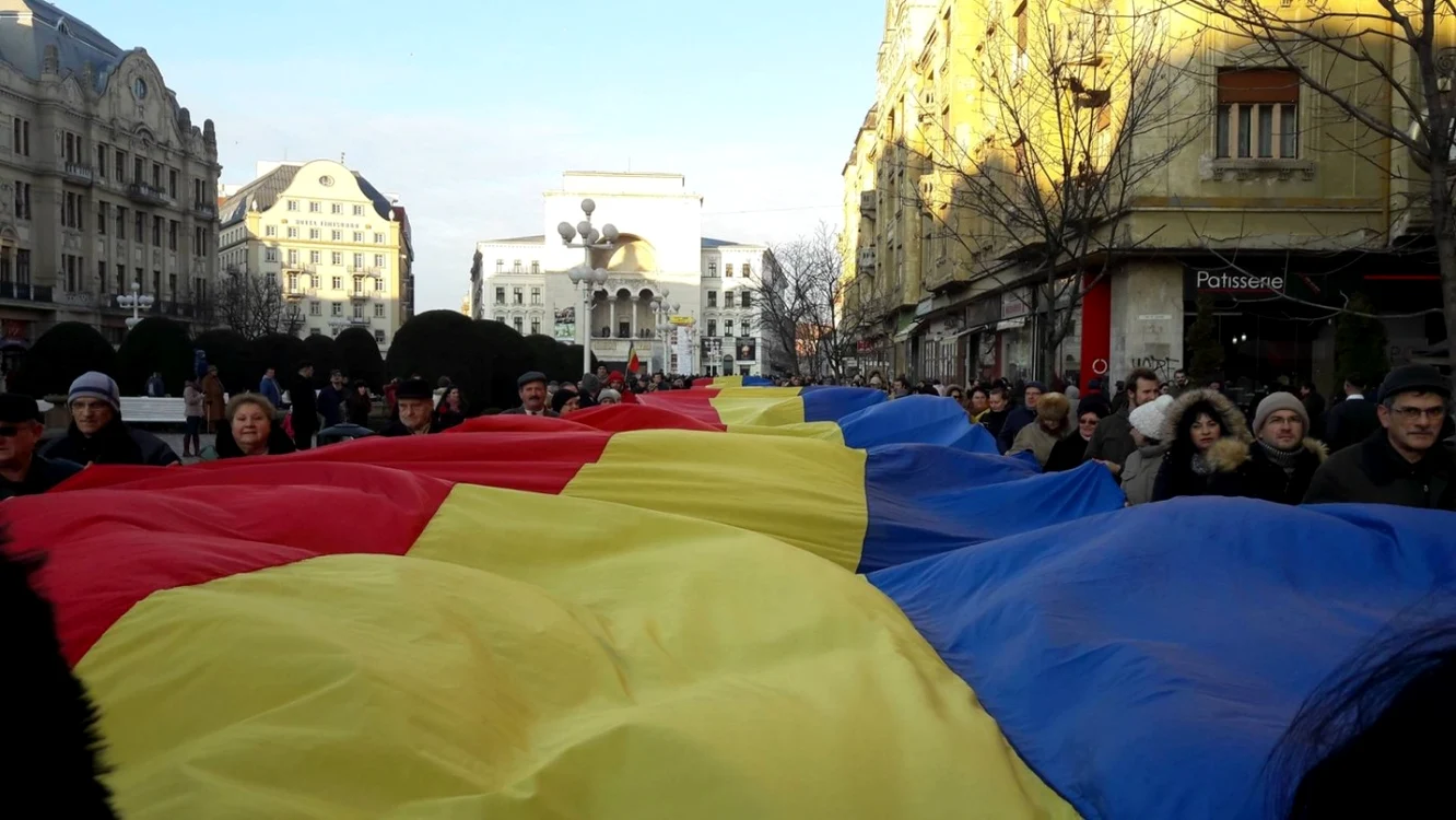 Simbolurile naționale sunt confiscate de unii politicieni. FOTO: Șt. Both
