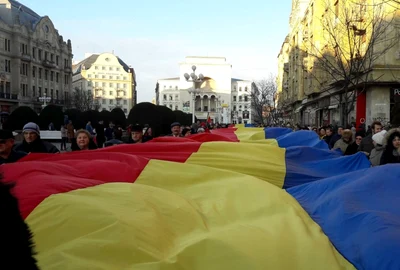 Tricolor de 100 de metri în centrul Timişoarei FOTO Ş.Both