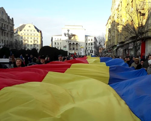 Tricolor de 100 de metri în centrul Timişoarei FOTO Ş.Both