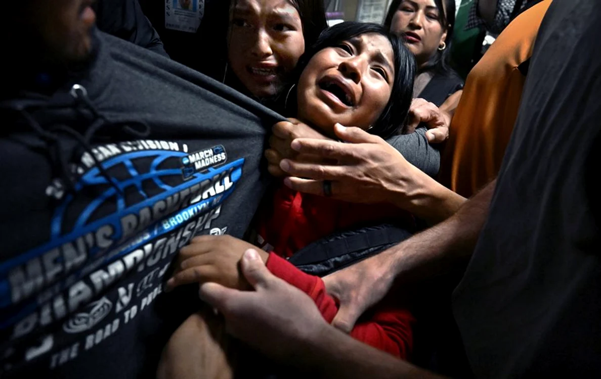 „Separated by ICE”, de Carol Guzy (© World Press Photo)