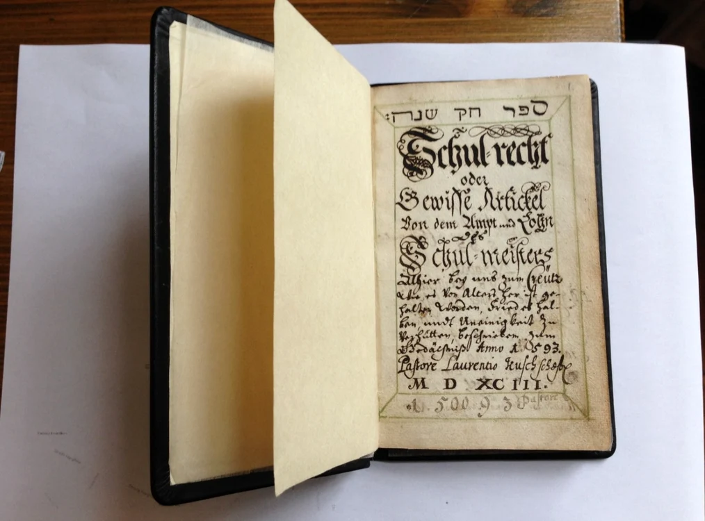 Regulamentul şcolar scris de saşii din satul Criţ datează din anul 1593    FOTO: Fundaţia Michael Schmidt
