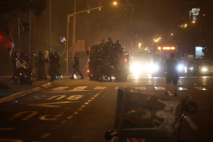 Protestele violente din Serbia continuă FOTO: Profimedia