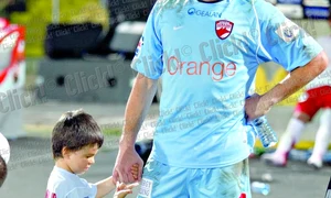 Când juca la Dinamo,  Bogdan Lobonţ îşi  aducea fiul de multe  ori pe teren jpeg
