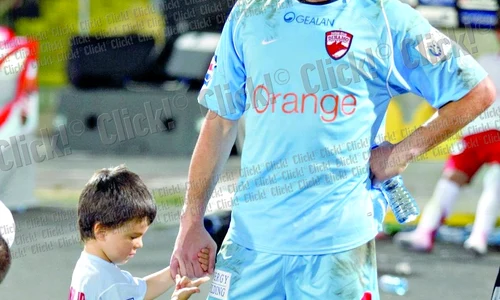 Când juca la Dinamo,  Bogdan Lobonţ îşi  aducea fiul de multe  ori pe teren jpeg