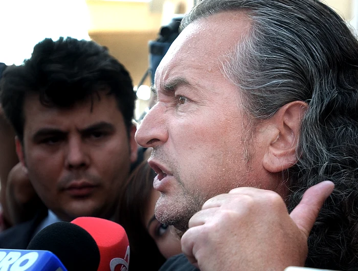 
    "Poate au făcut nişte înscrisuri sub semnătura mea", se apără Miron CozmaFoto: AP  