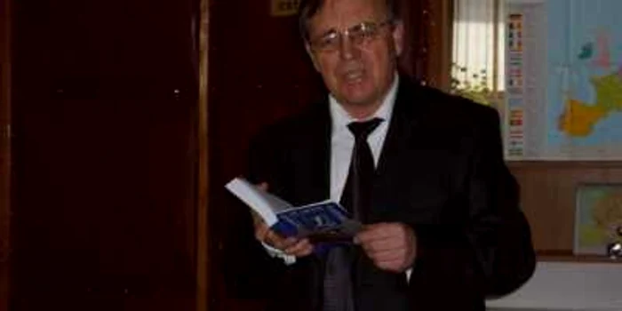 Specialiştii le recomandă copiilor să citească Jules Verne