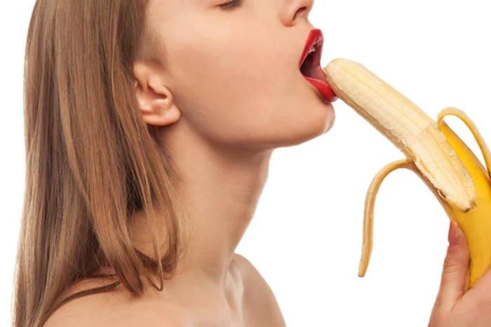 
    Orice femeie ar trebui să știe că în timp ce îi face sex oral partenerului nu trebuie să se axeze doar pe penis, ci și pe zonele din jurul acestuiafoto: 123RF  