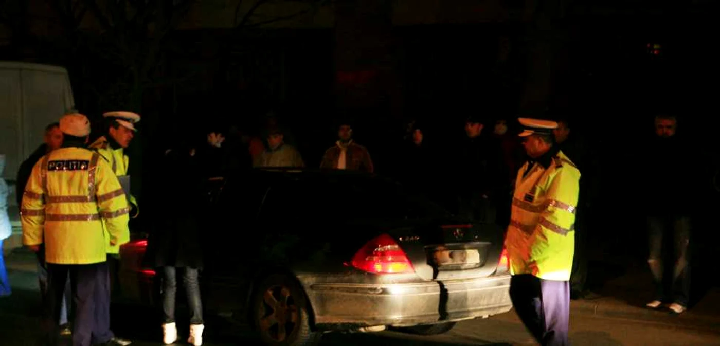 Autoturismul a acroşat trei bărbaţi pe trecerea de pietoni