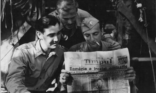 1  Prizonieri americani pozati cu un ziarul romanesc  după 23 august 1944 jpg jpeg